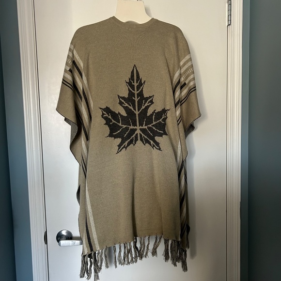 Roots Canada Grey Knit Frill Bottom Drape Poncho with Maple Leaf Detail - Picture 3 of 13